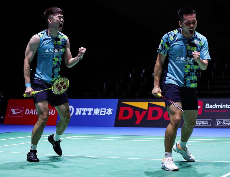 台灣男雙組合李洋（右）、王齊麟（左）找回以往節奏，27日在日本羽球公開賽逆轉擊敗世界第6的馬來西亞組合，順利闖進男雙最終8強。（Badminton Photo提供）中央社記者黎建忠傳真  112年7月27日
