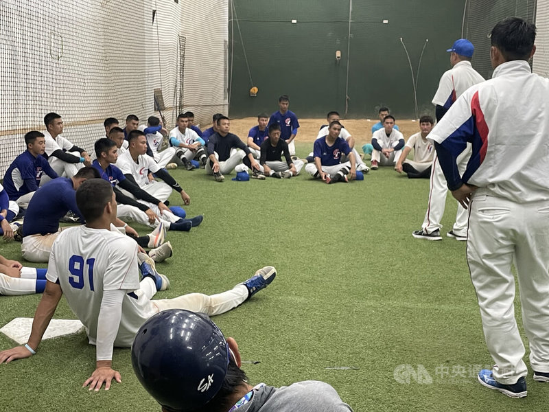 U-18世界盃棒球賽將在8/31於台灣開打，培訓隊持續集訓備戰，預計31日起安排實戰。圖為6/24第1階段集訓時集合畫面。中央社記者謝靜雯攝  112年7月28日