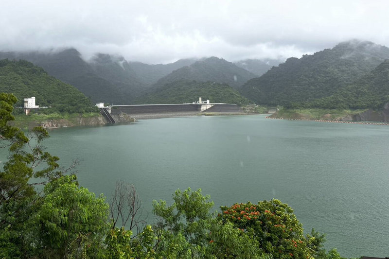 蓄水量偏低的曾文水庫原期待颱風杜蘇芮帶來豐沛降雨挹注，28日至下午7時為止，集水區降雨量不到30毫米，進水效益有待觀察。（南區水資源局提供）中央社記者楊思瑞台南傳真 112年7月28日