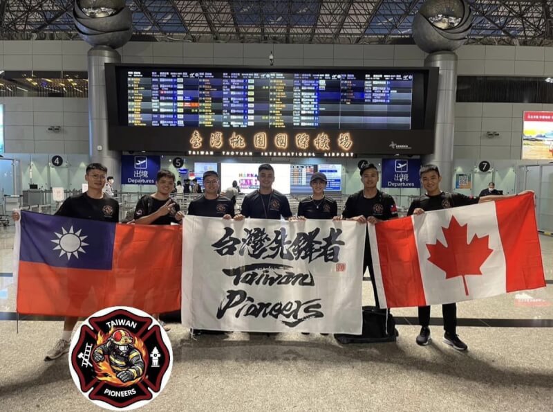 台灣先鋒者團隊帶國旗赴加拿大參加第20屆世界警察消防運動會。（圖取自facebook.com/TaiwanTSCPioneer）