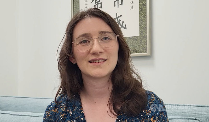 江愛麗（Eilidh Johnstone）曾獲教育部獎助金到台灣作翻譯學短期研究，並曾嘗試以英語翻譯台語博物館導覽。接觸華語文長達13年的她說，希望終有一天能駕馭台語。中央社記者陳韻聿倫敦攝  112年7月29日