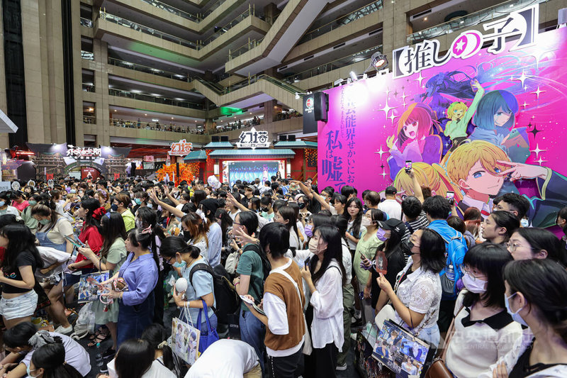 2023第22屆漫畫博覽會30日持續在台北世貿1館舉行,吸引大批漫迷入場參觀。中央社記者鄭清元攝 112年7月30日