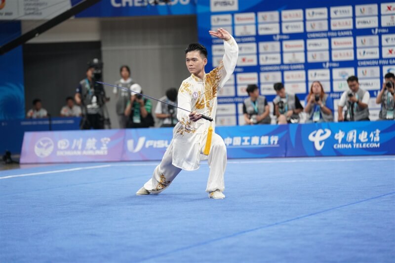 台灣男子武術好手孫家閎29日在成都世大運男子太極劍項目表現出色,以9.710分拿下銀牌。(大專體總提供)中央社記者黎建忠傳真 112年7月29日