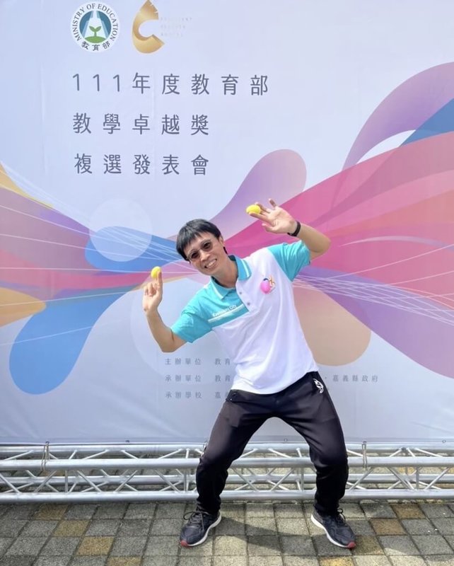 高雄特殊教育學校教師周滺聖獲教育部112年師鐸獎肯定,他投身特教20年,幫助特教生學習生活技能、建立自信;他也持續進修教師專業,考取特奧教練證,帶領學生參加特奧比賽等。(高雄特殊教育學校提供)中央社記者林巧璉傳真 112年7月30日