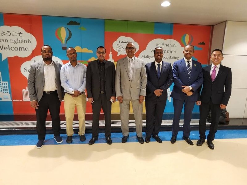 外交部亞西及非洲司代理副司長陳詠博（右1）代表外交部歡迎索馬利蘭貿易及觀光部部長薩德（Monhamoud_Hassan_Saad）（左4）率團訪問台灣。（外交部提供）中央社記者黃雅詩傳真  112年7月31日