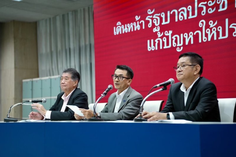 泰國為泰黨主席春楠（Chonlnan Srikaew，中）2日表示，前進黨將退出共組的8黨聯盟，為泰黨將重新尋找政黨加入聯盟。（為泰黨提供）中央社記者呂欣憓曼谷傳真 112年8月2日
