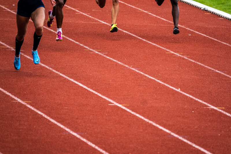 參加成都世大運的索馬利亞短跑選手在女子100公尺賽事跑了超過21秒，索國青年與體育部長認為選拔出錯，除將田徑協會主席停職調查，也準備採取法律行動。（示意圖／圖取自unsplash圖庫）
