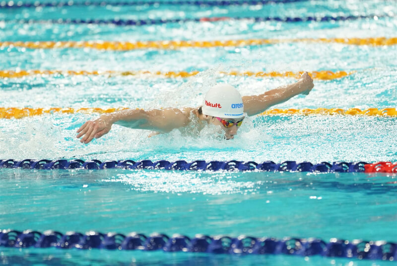 「台灣蝶王」王冠閎4日在成都世大運男子200公尺蝶式決賽，游出1分55秒69的成績摘銀。（大專體總提供）