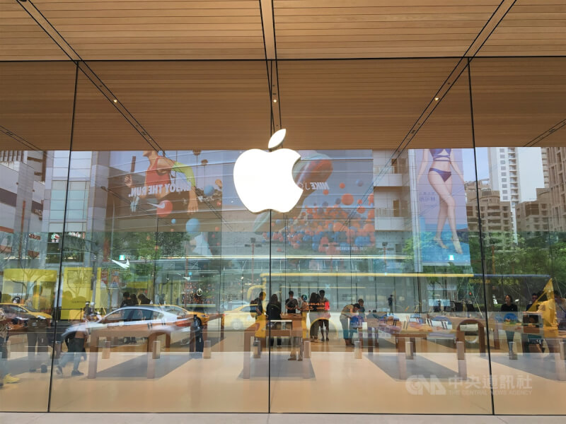 蘋果公司預計9月發表iPhone 15系列4款新手機。圖為蘋果台灣台北直營店。（中央社檔案照片）