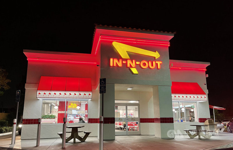美國知名In-N-Out漢堡店創立於加州的洛杉磯地區，目前在美國西半部有385間分店。中央社記者林宏翰洛杉磯攝  112年8月6日