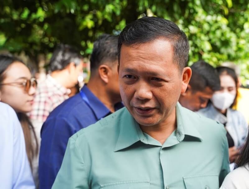 洪馬內（前）7日獲國王任命為柬埔寨新領導人。（路透社）