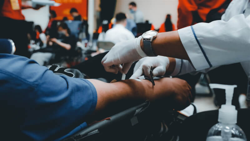 美國紅十字會7日宣布允許男男性行為者和雙性性行為者捐血。（示意圖／圖取自Unsplash圖庫）