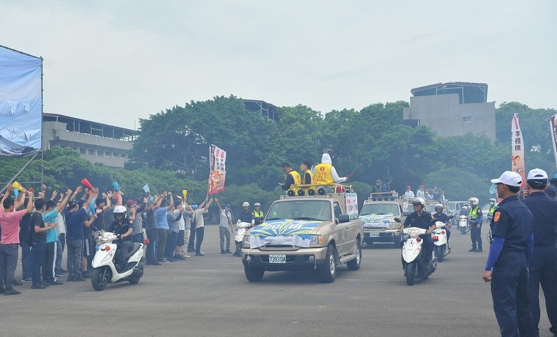 總統大選113年舉行，國家安全局9日動員近千人舉行「安維八號」實兵演練，圖為模擬掃街時的維安。（國安局提供）中央社記者游凱翔傳真  112年8月9日