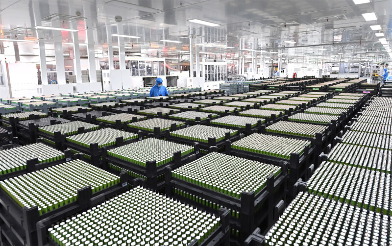 圖為浙江東陽一處產業園區正在生產鋰電池。（中新社）