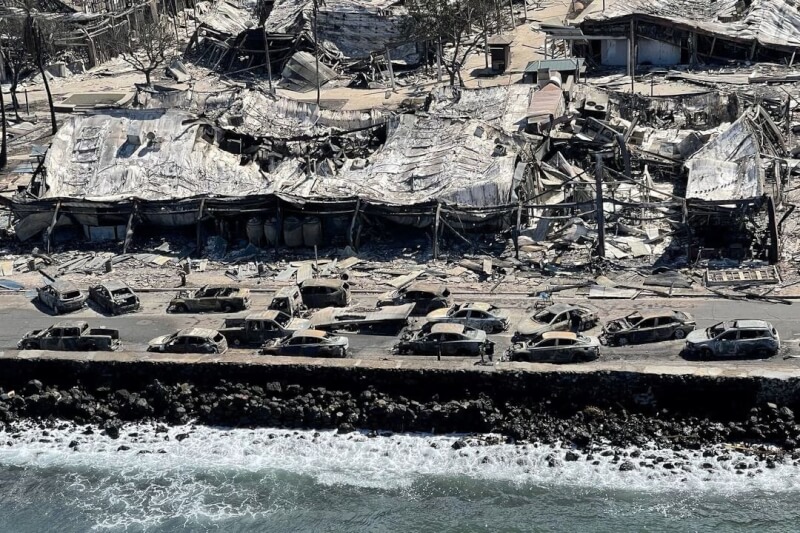 夏威夷野火摧毀毛伊島拉海納鎮並造成超過90人死亡，官員敦促旅客不要前往毛伊島，許多飯店將用來收容疏散災民與第一線應變人員。（路透社）