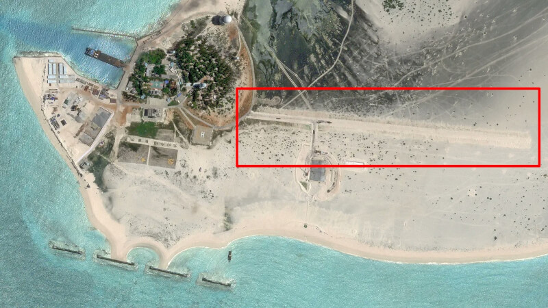 中國似在西沙群島中建島上興建簡便飛機跑道，目前規劃看來，跑道長度將足以供渦輪螺旋槳飛機和無人機起降。（圖取自twitter.com/IndoPac_Info）