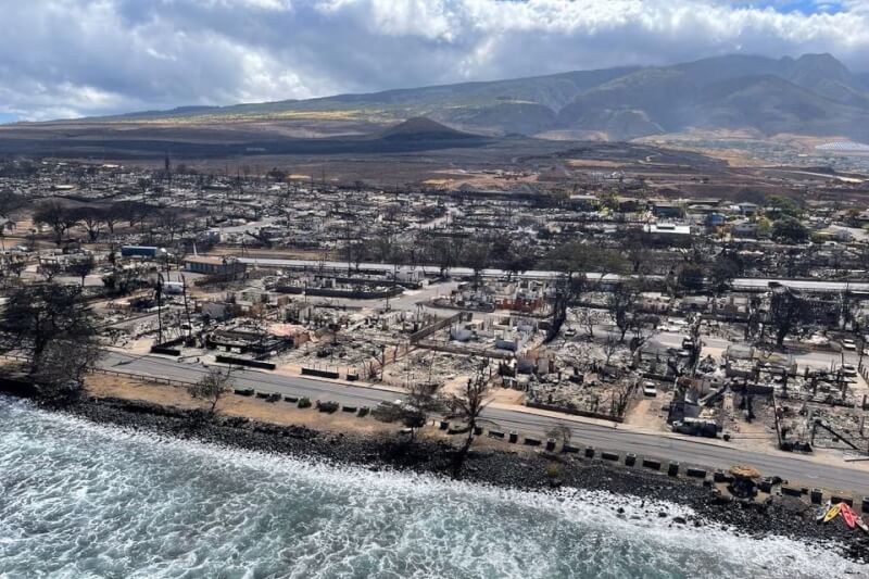 夏威夷毛伊郡緊急事故應變首長16日稱當地警報器是為海嘯而設，響鈴恐反而誤導民眾往大火方向跑。（路透社）