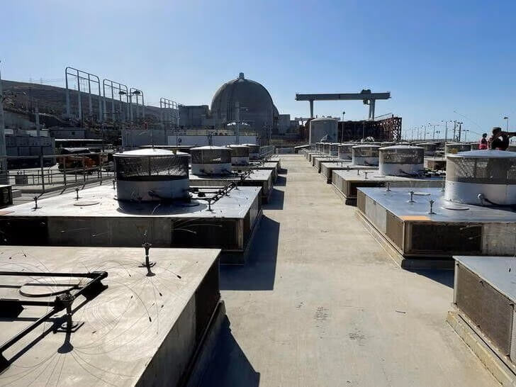 圖為美國加州聖翁諾飛核電廠的核燃料貯存場。（路透社）