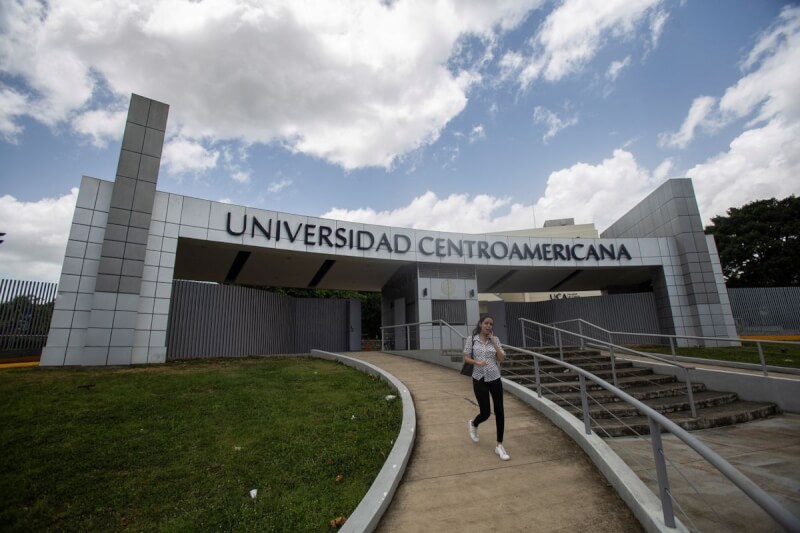 美國國務院19日宣布制裁100名尼加拉瓜市政官員，這些官員被控鎮壓公民社會、關閉公民活動空間，例如本週被政府接管的耶穌會學校中美洲大學。圖為耶穌會學校中美洲大學外觀。（路透社）