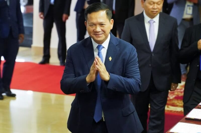 柬埔寨國會22日推選強人洪森長子洪馬內（前）為新總理。（路透社）