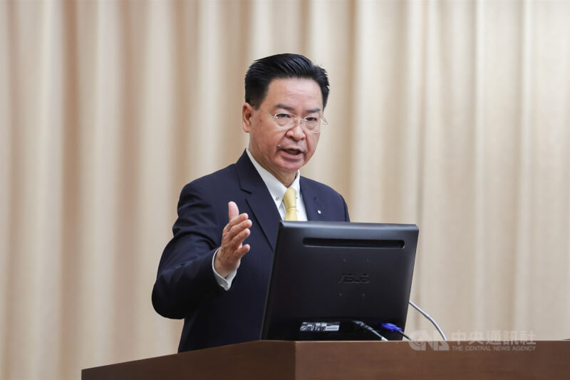 外交部長吳釗燮接受瑞士「新蘇黎世報」專訪，指出中國若封鎖台灣，即是國際法戰爭行為。（中央社檔案照片）