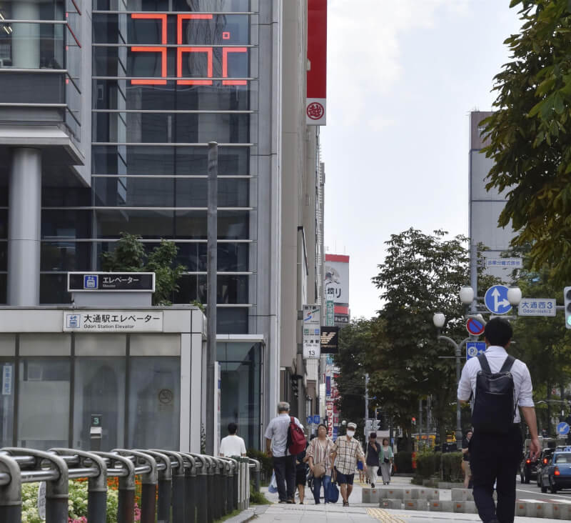 北海道札幌市區23日溫度顯示攝氏36度。（共同社）