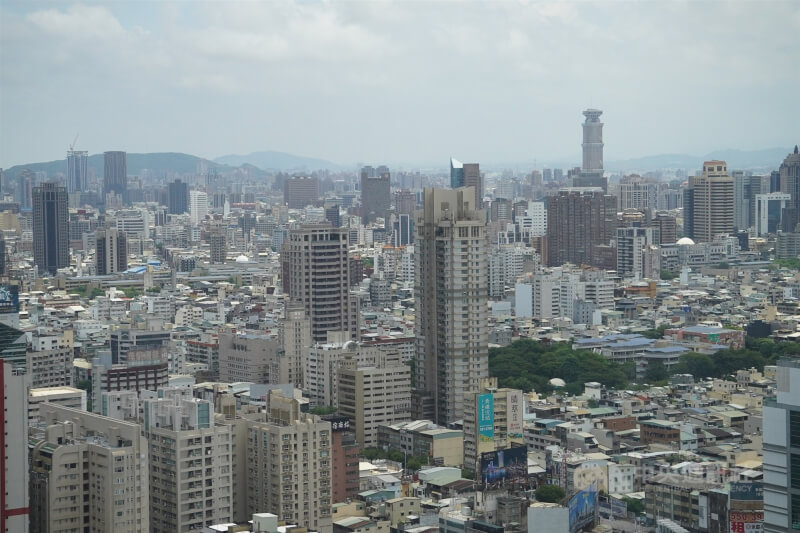 圖為高雄市苓雅區一帶住宅建築。（中央社檔案照片）