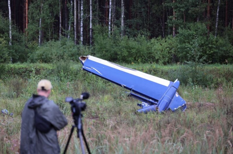 一架私人飛機23日在鄰近莫斯科地區墜毀，包含瓦格納集團首腦普里格津在內的機上乘客全數罹難。圖為飛機殘骸。（路透社）