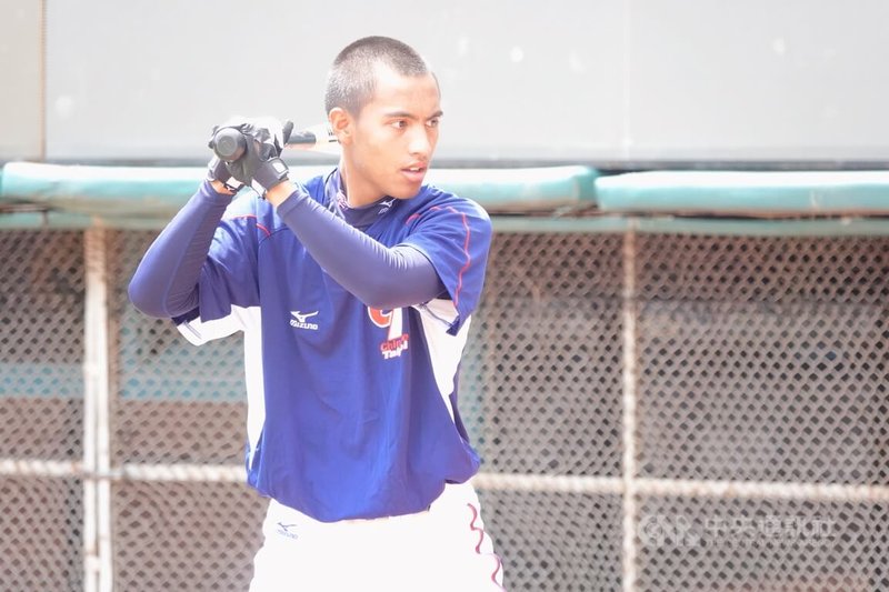 U18世界盃棒球賽將開打，此次台灣隊游擊防線交給代表隊中最年輕球員16歲好手黃天賜。中央社記者謝靜雯攝  112年8月25日
