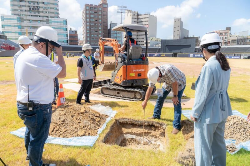 新竹市府日前邀場務專家檢測新竹棒球場，24日公布報告。（圖取自新竹市政府網頁hccg.gov.tw）