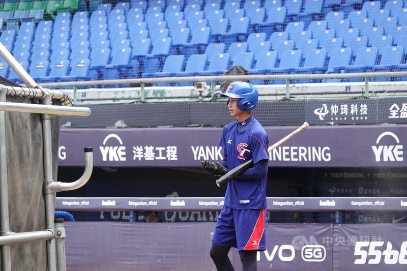 U18世界盃棒球賽台灣隊外野手林佳緯（圖）此次定位右外野，總教練吳柏宏透露，林佳緯練習賽秀「雷射肩」右外野直傳本壘，臂力、傳球沒有問題。中央社記者謝靜雯攝  112年8月26日