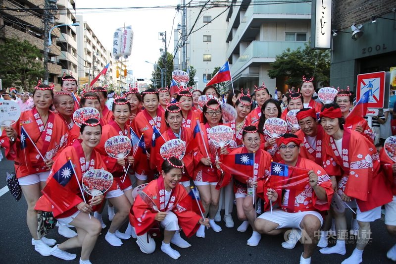 台僑組「台灣連」26日參與第64屆東京高圓寺阿波舞活動。台灣連於2018年首度參與，是該項活動首支外國人組成的連（隊連）。2019年也參與，今年第3度參與。中央社記者楊明珠東京攝  112年8月26日