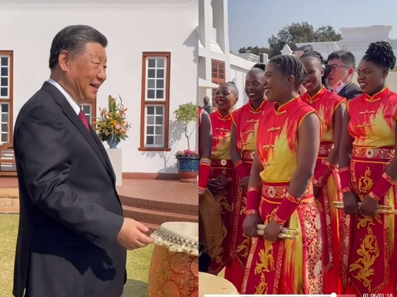 中國國家主席習近平（左）近日在南非觀賞一場中華文化表演，當解說人員表示鼓是來自中國和台灣時，習近平未糾正並微笑附和。（圖取自南非總統幕僚TikTok網頁tiktok.com）