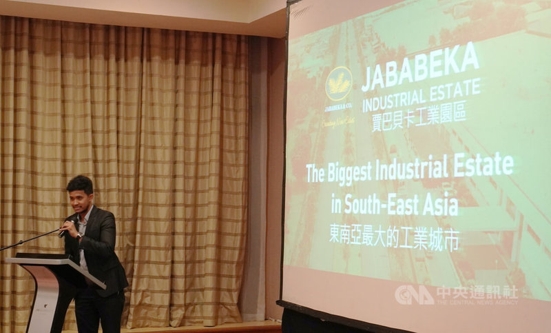 印尼賈巴貝卡(Jababeka)集團行銷部經理吉曼(Najman Ade Putra)向台商介紹該公司的業務,並介紹印尼的投資環境。中央社記者李宗憲雅加達傳真 112年8月28日