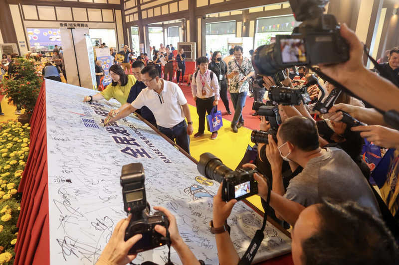 日本8月24日排放核處理水入海，引起多國擔憂，圖為馬來西亞民間的「全民發聲，保護海洋」簽名運動。（富貴集團提供）中央社記者黃自強吉隆坡傳真 112年8月29日