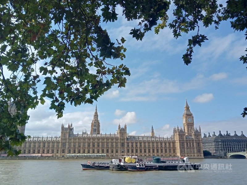 英國國會下議院外交委員會30日發布印太政策相關報告，其中提到台灣已是事實獨立國家、英國與台灣往來不應無謂自我設限，挑戰英國政府現有作為。圖為英國國會大廈。中央社記者陳韻聿倫敦攝  112年8月30日