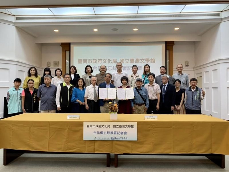 台南市政府文化局和國立台灣文學館30日簽署合作備忘錄，將展開為期3年、5大面向的合作。（台南市政府提供）中央社記者張榮祥台南傳真  112年8月30日