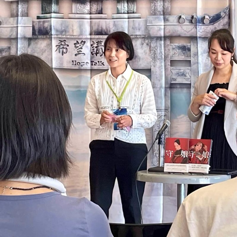 女性研究專家游淑珺在多倫多台灣文化節上演講「從看得見的女鬼談台灣女性」，以陳守娘故事出發，說明台灣女權發展史，讓加拿大聽眾理解台灣的進步力量。（游淑珺提供）中央社記者程愛芬溫哥華傳真 112年8月31日