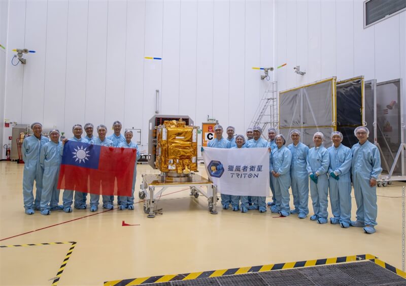 台灣首顆自製氣象衛星獵風者（TRITON）10年磨一劍，將在台灣時間10月5日於法屬圭亞那升空，團隊已抵達當地，為升空最後一哩路做好準備。（Arianespace / ESA / CNES提供）中央社記者張璦傳真 112年9月1日