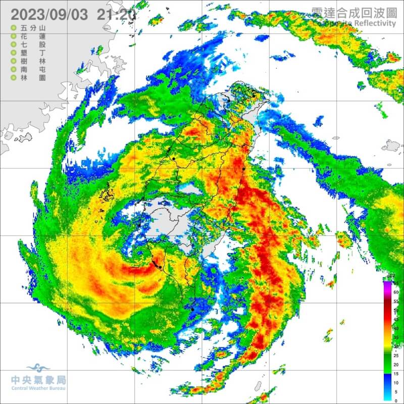 中央氣象局指出，颱風海葵暴風圈仍籠罩花蓮、台東、台中以南陸地及澎湖，風雨持續中。（圖取自facebook.com/CWB.TW）