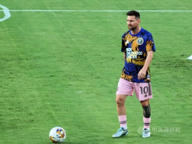 世界足球超級巨星梅西（Lionel Messi）7月加入美國職業足球大聯盟（MLS）邁阿密國際（Inter Miami）之後，所到之處都掀起「梅西熱潮」（Messi-Mania），票價水漲船高。中央社記者林宏翰洛杉磯攝  112年9月4日