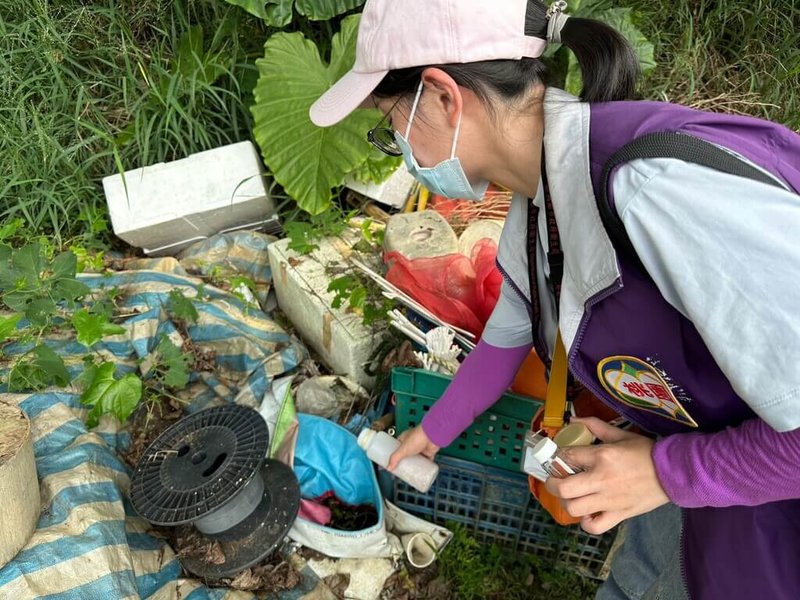 桃園市衛生局5日表示，1日至4日新增確診8例本土登革熱個案，針對個案均已完成疫調孳清，並規劃完成家戶50公尺範圍化學防治工作。大專院校即將開學，呼籲各學校提前做好環境管理。（桃園市衛生局提供）中央社記者葉臻傳真 112年9月5日