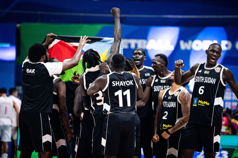 南蘇丹男籃（圖）在本屆世界盃籃球賽關鍵戰役中擊敗安哥拉，拿下隊史首張奧運門票。（圖取自twitter.com/SSBFed）