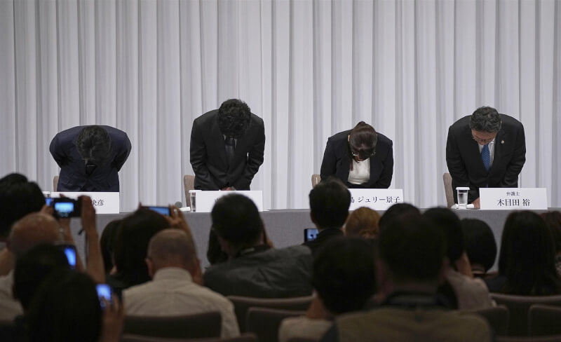 日本傑尼斯事務所7日下午召開記者會，承認故創辦人強尼喜多川性侵小傑尼斯男藝人為事實。（共同社）