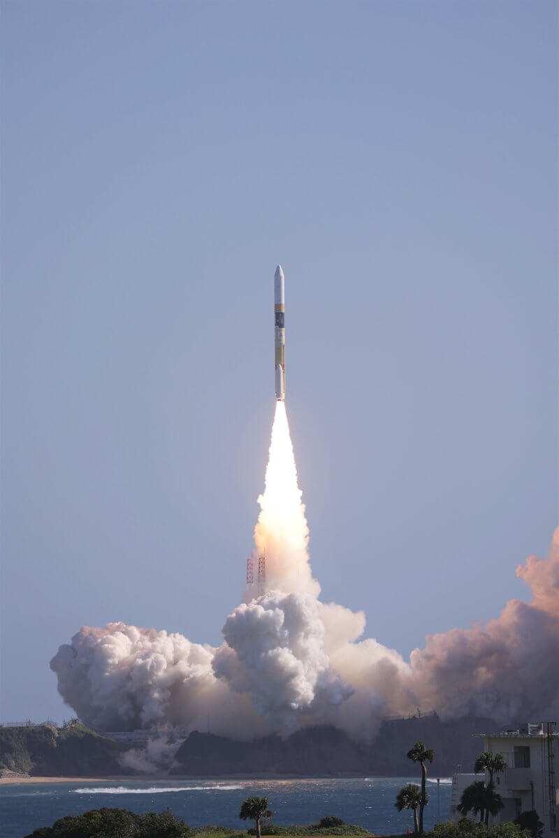 日本7日發射搭載小型無人探測器SLIM的火箭，可望成為第5個登月國家。（圖取自twitter.com/tnsc_JAXA）