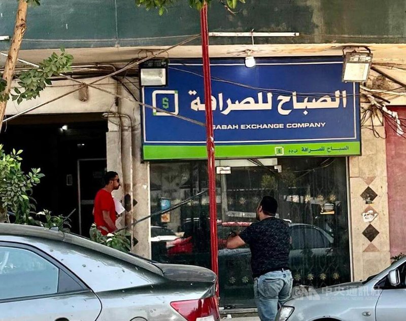 埃及新規定要求外國人辦理簽證居留申請等業務時要以美元付費，如以埃鎊付費，則須出示由銀行或換匯公司換匯的收據。圖為開羅市區路上的一家換匯公司。中央社記者施婉清開羅攝 112年9月7日