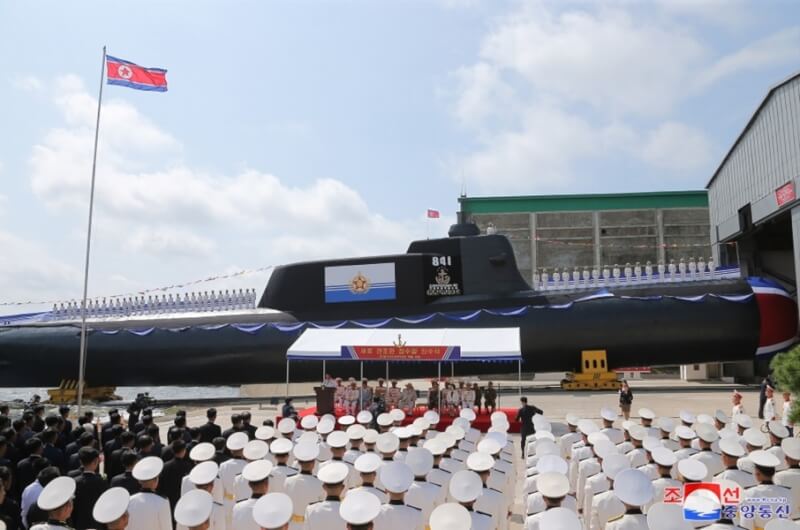 圖為金正恩參與新潛艦下水儀式。（圖取自北韓中央通信社kcna.kp）