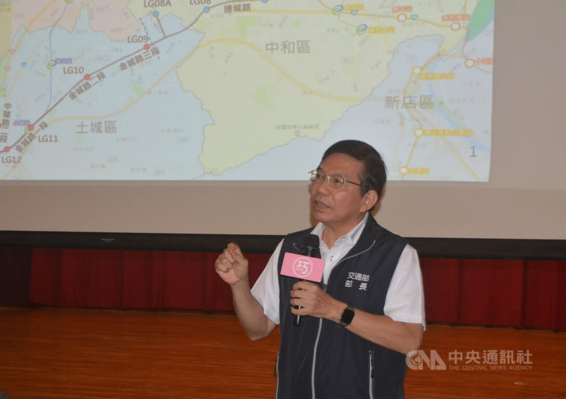 交通部長王國材(圖)9日現身新北市樹林區,參加民進黨立委蘇巧慧主辦的施政願景說明會,會中親自說明捷運建設進度與完工後的交通願景。中央社記者黃旭昇新北市攝 112年9月9日