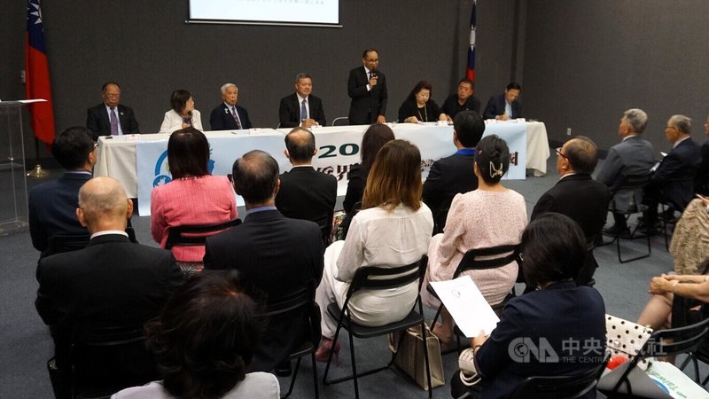 南加州大洛杉磯地區約40名僑胞團體代表8日集結發聲,表達「支持台灣參與聯合國」的心聲。中央社記者林宏翰洛杉磯攝 112年9月9日