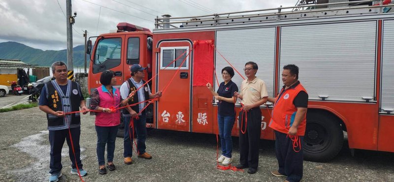 為增加台東縣蘭嶼鄉消防救災效能，台東縣政府在東清村成立東清消防站，台東縣長饒慶鈴（右3）8日傍晚出席成軍啟用儀式。（台東縣政府提供）中央社記者張祈傳真  112年9月9日